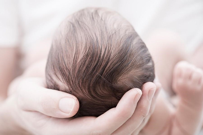 Nguyên nhân trẻ sơ sinh bị rụng tóc